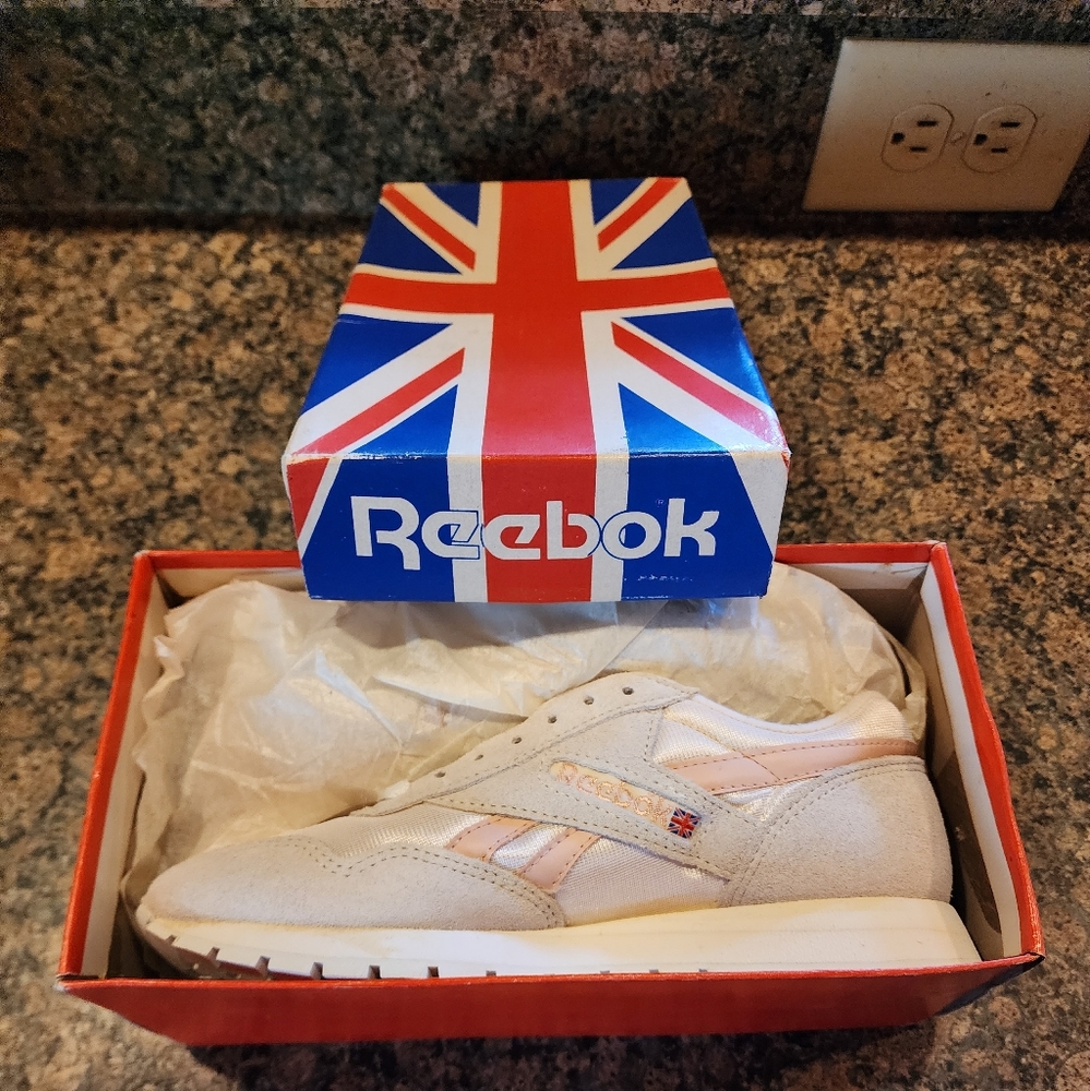 Reebok Classic 1000 Vintage Sneakers, White/Pink, Size 6